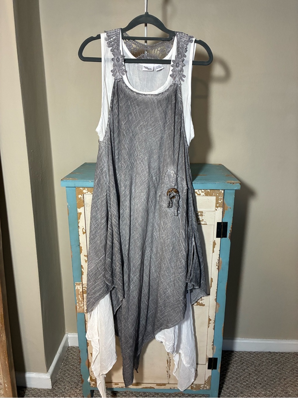 Sleeveless Layered Midi Dress with Embroidered Straps - Gray & White